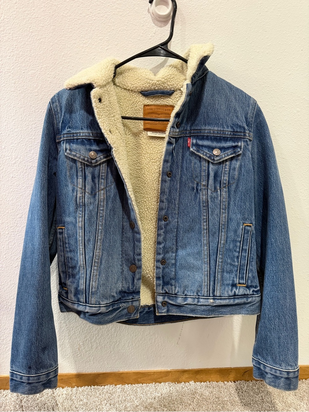 Levi's Medium Blue Denim Jacket with Cream Sherpa Lining